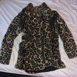 Amazing faux fur leopard animal print coat 🧥